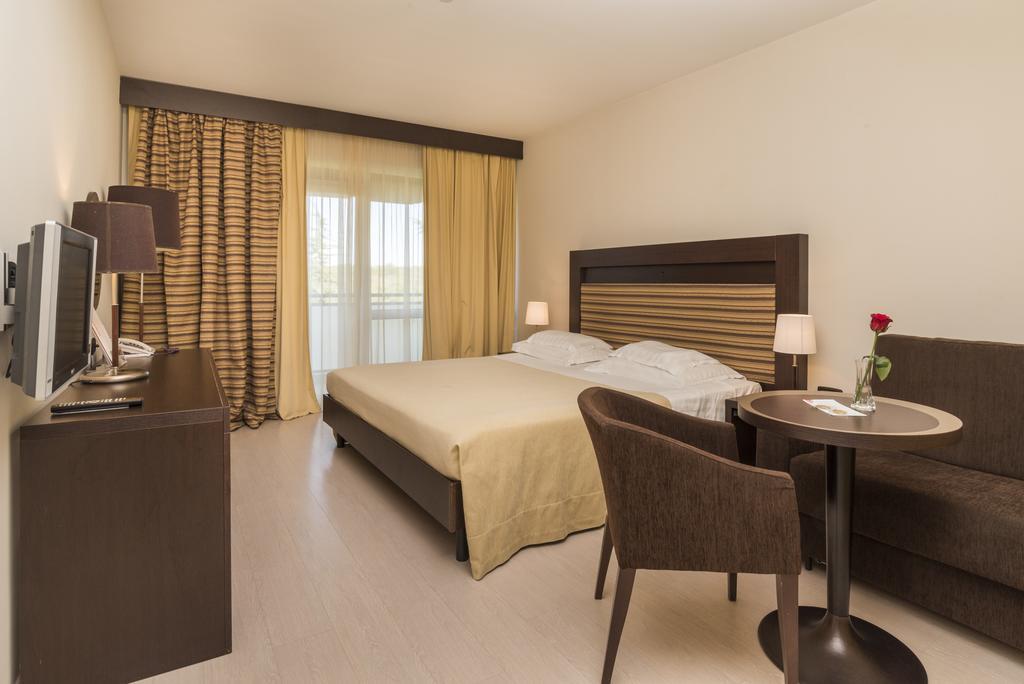 Hotel Garden Istra Plava Laguna Умаг Экстерьер фото