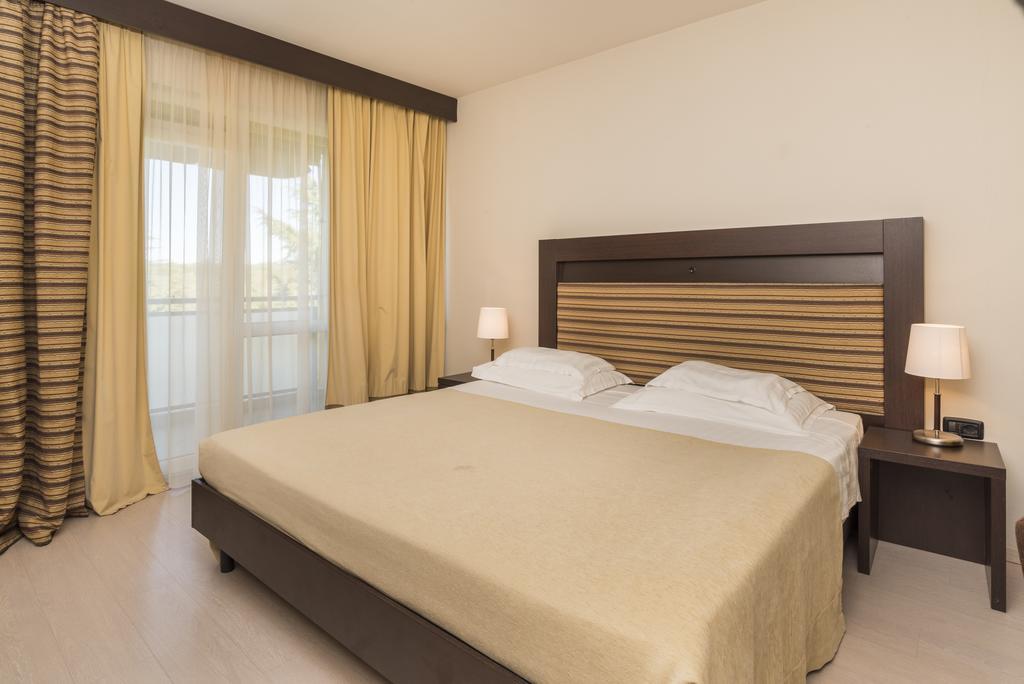 Hotel Garden Istra Plava Laguna Умаг Экстерьер фото