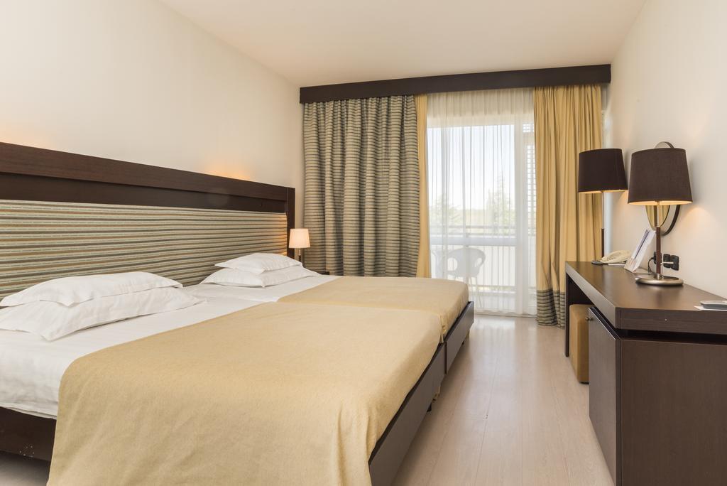 Hotel Garden Istra Plava Laguna Умаг Экстерьер фото